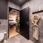 Toute Equipee Jacuzzi Prive 尼姆